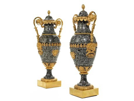 Paar Empire-Cassolette-Vasen